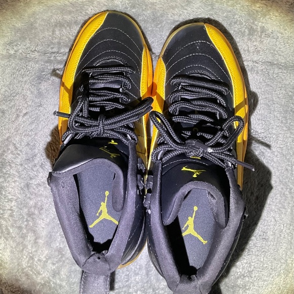 Jordan 12 Retro University Gold - Picture 6 of 6